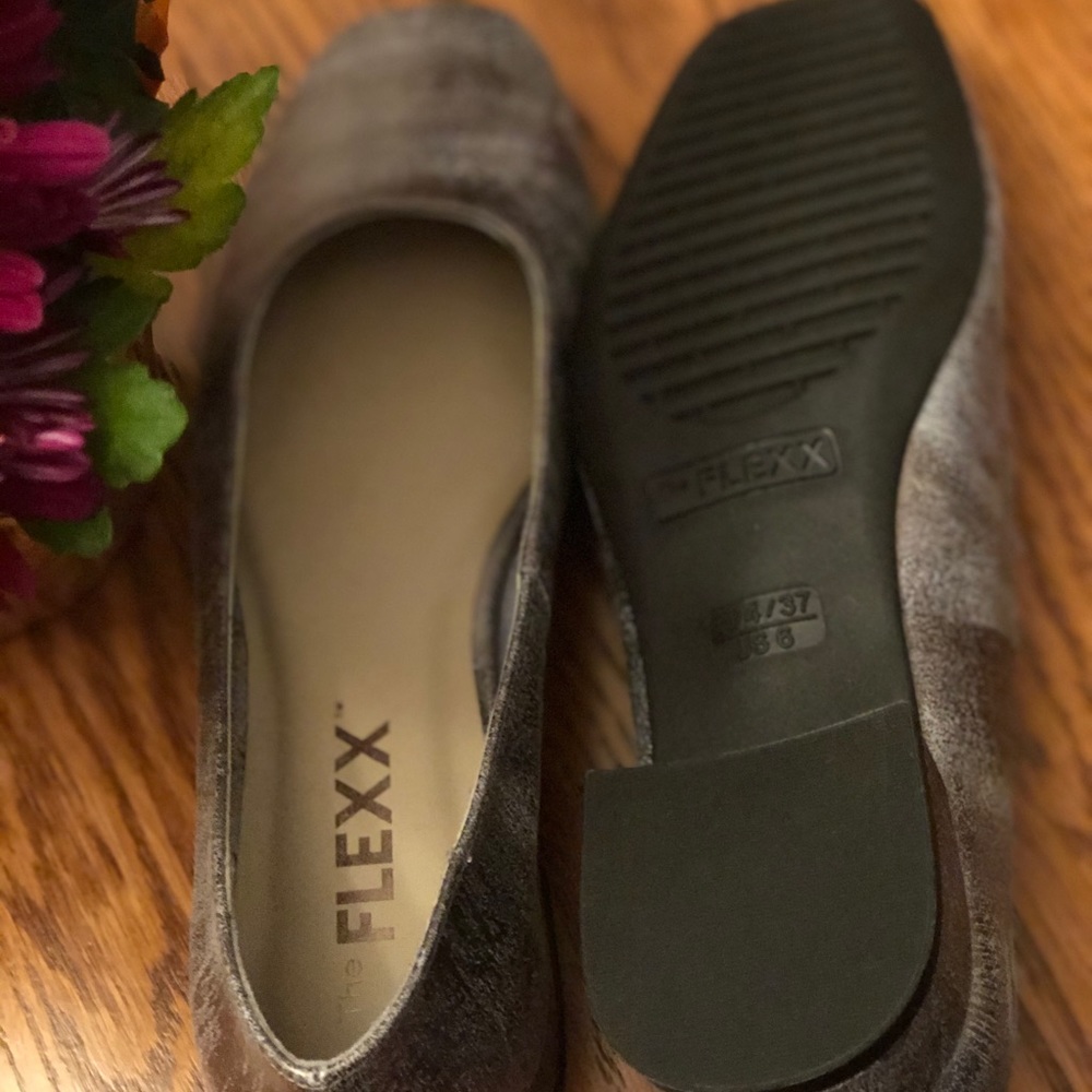 Shoes - Picture 3 of 4